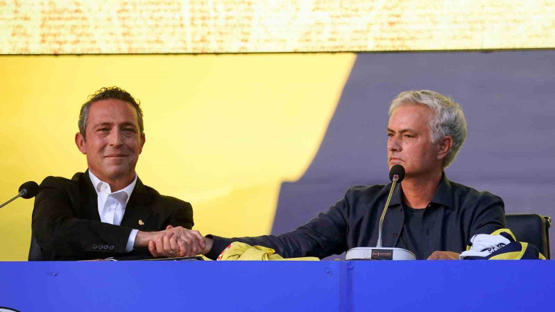 JOSE MOURINHO RESMEN FENERBAHÇE'DE