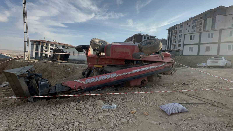 Elazığ’da akılalmaz olay: Operatör lavaboya gitti, kepçeyi çalıştırmak isteyen 2 genç hayatını kaybetti