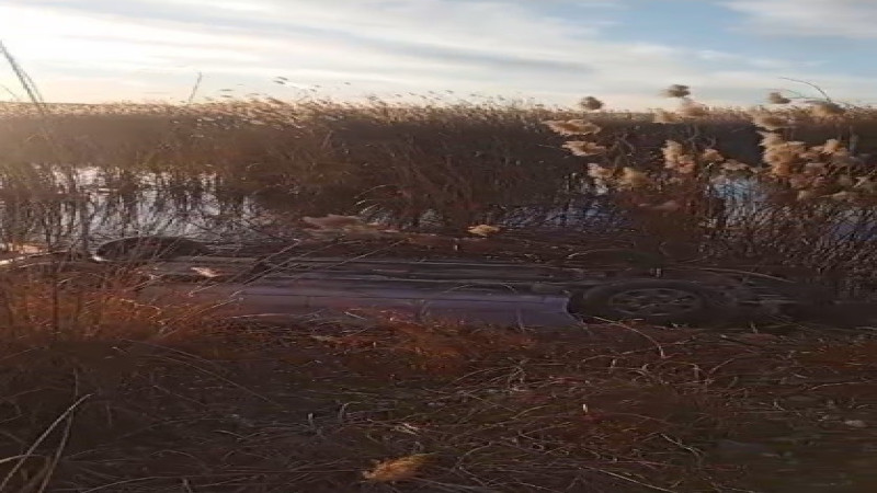 Gezintiye çıkan çiftin aracı Fırat Nehri’ne uçtu